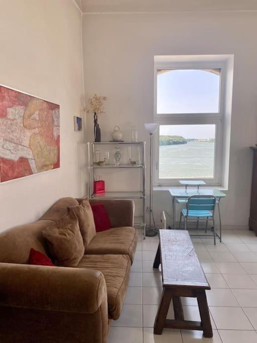 Renne - Vue Imprenable Sur Le Rhone Lägenhet Arles Exteriör bild